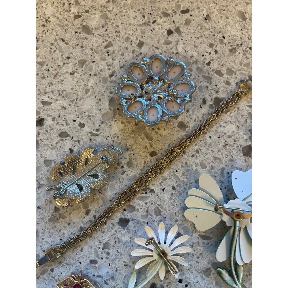 Vintage Costume Jewelry Lot Enamel Flower Brooches Rhinestone Pendants Bracelet - Picture 9 of 12